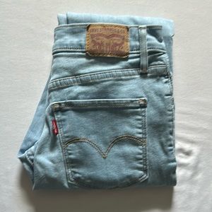 LEVIS 720 High Rise Super Skinny waist 26